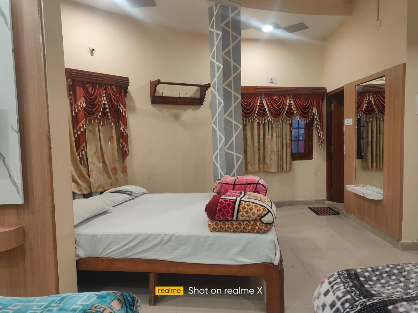 Hotel Pleasure Landmark Ujjain Ngoại thất bức ảnh