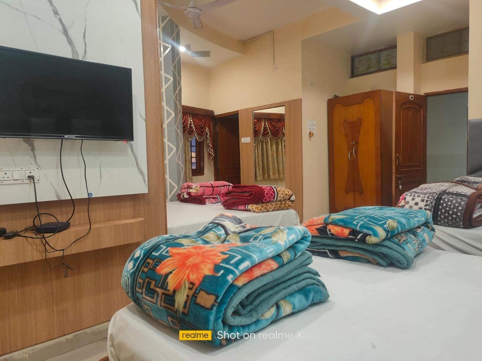 Hotel Pleasure Landmark Ujjain Ngoại thất bức ảnh