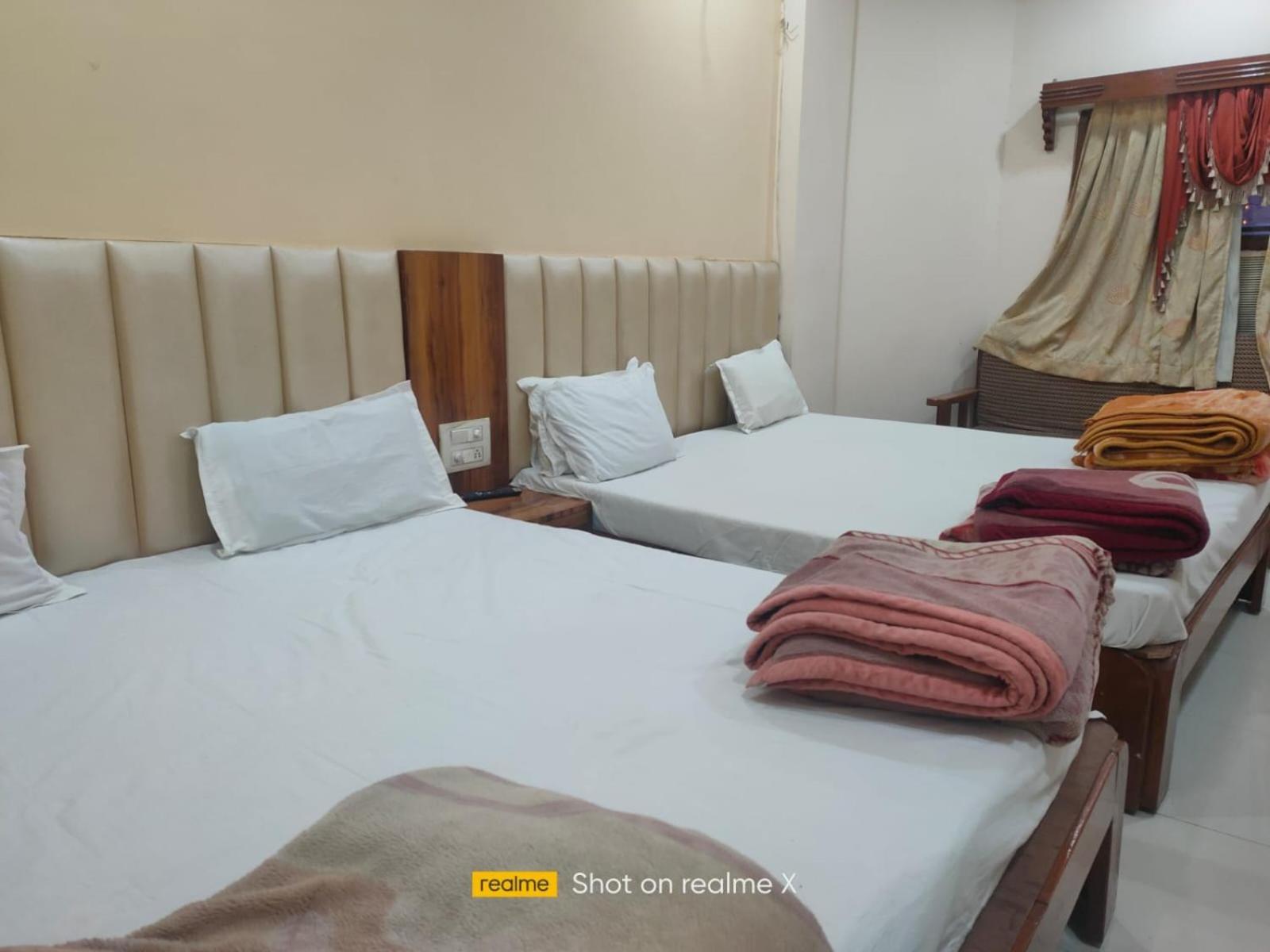 Hotel Pleasure Landmark Ujjain Ngoại thất bức ảnh