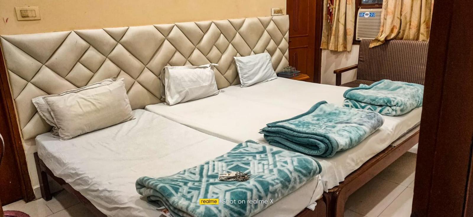 Hotel Pleasure Landmark Ujjain Ngoại thất bức ảnh
