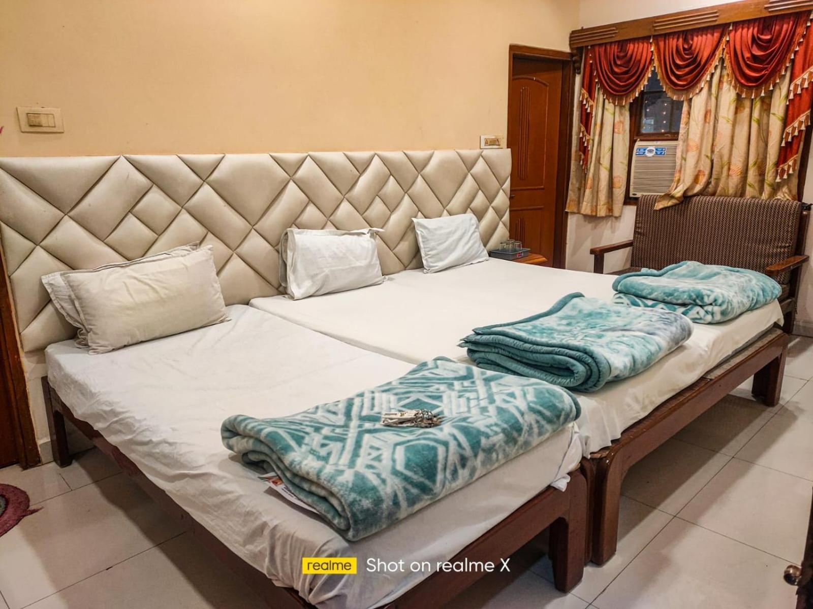 Hotel Pleasure Landmark Ujjain Ngoại thất bức ảnh