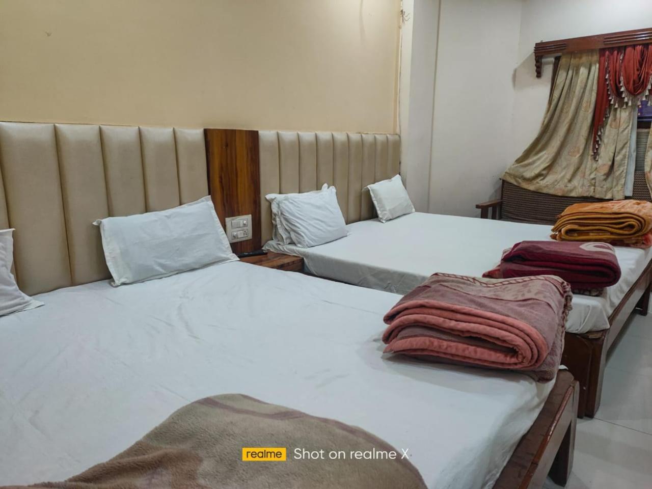 Hotel Pleasure Landmark Ujjain Ngoại thất bức ảnh