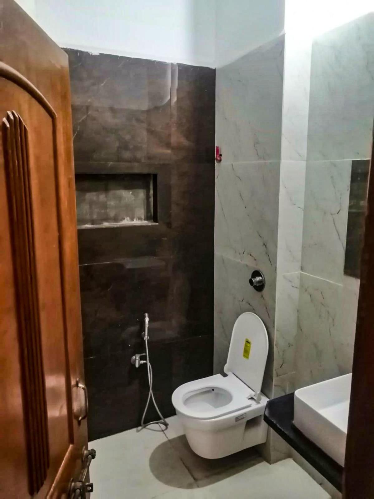 Hotel Pleasure Landmark Ujjain Ngoại thất bức ảnh