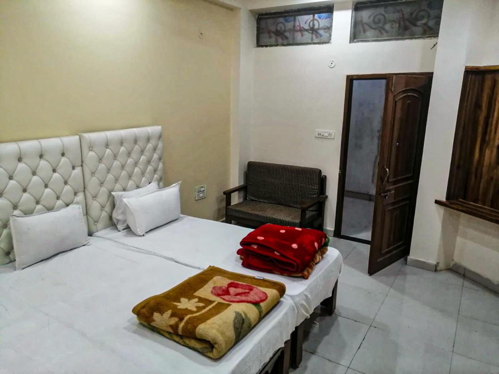 Hotel Pleasure Landmark Ujjain Ngoại thất bức ảnh
