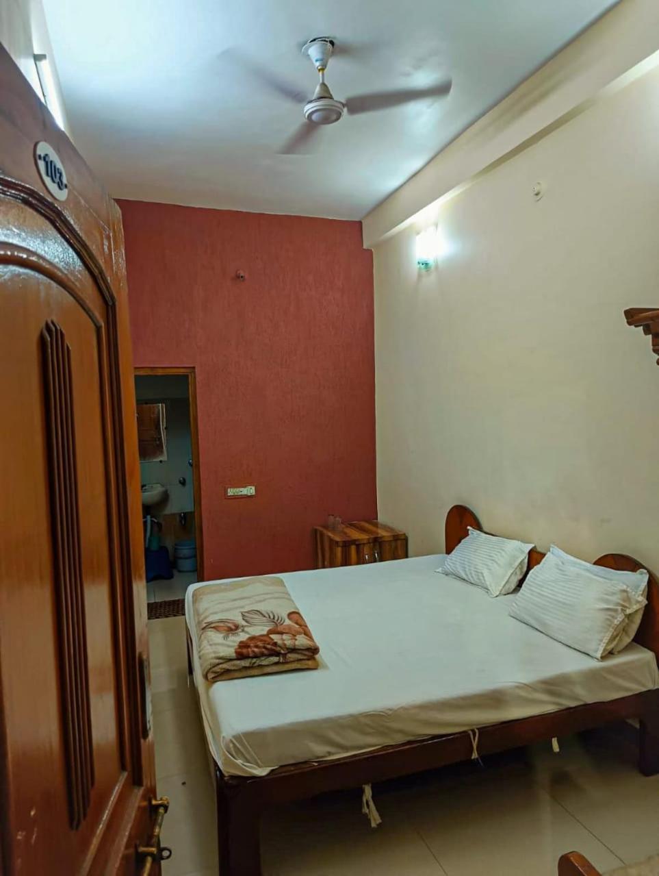 Hotel Pleasure Landmark Ujjain Ngoại thất bức ảnh