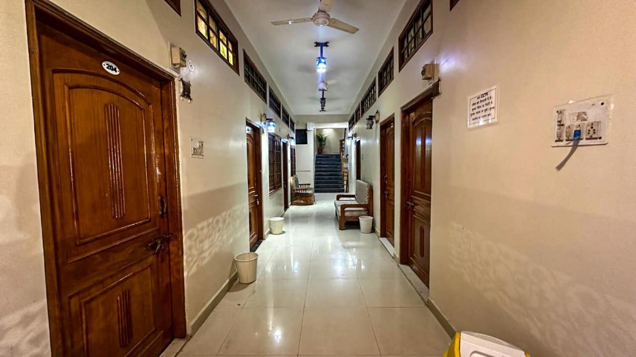 Hotel Pleasure Landmark Ujjain Ngoại thất bức ảnh