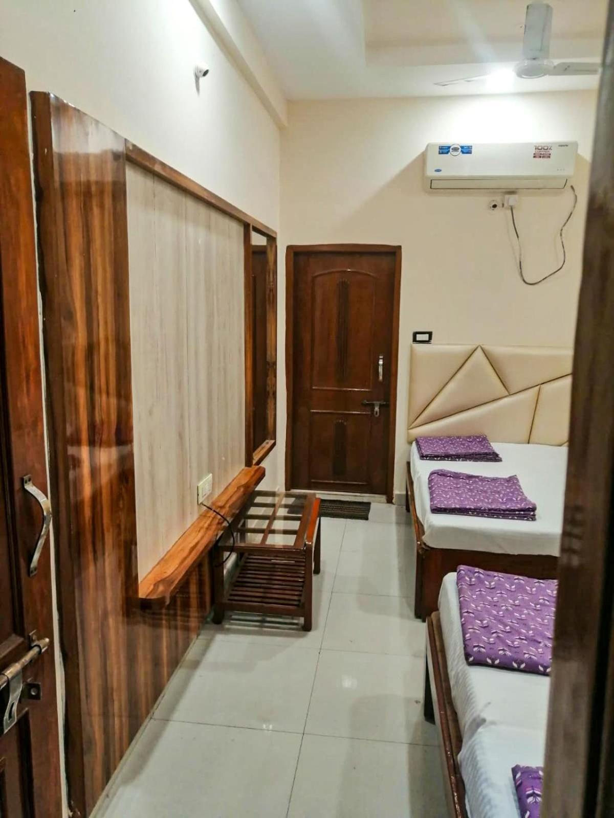 Hotel Pleasure Landmark Ujjain Ngoại thất bức ảnh