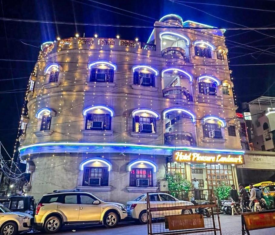 Hotel Pleasure Landmark Ujjain Ngoại thất bức ảnh